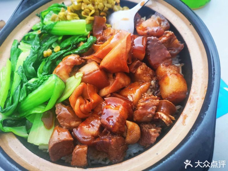 探寻美食背后的温情——阿惠煲菜饭的独特魅力
