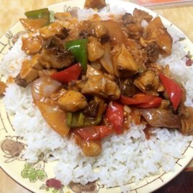 传统美食文化下的阿惠煲菜饭：一碗暖人心的美味