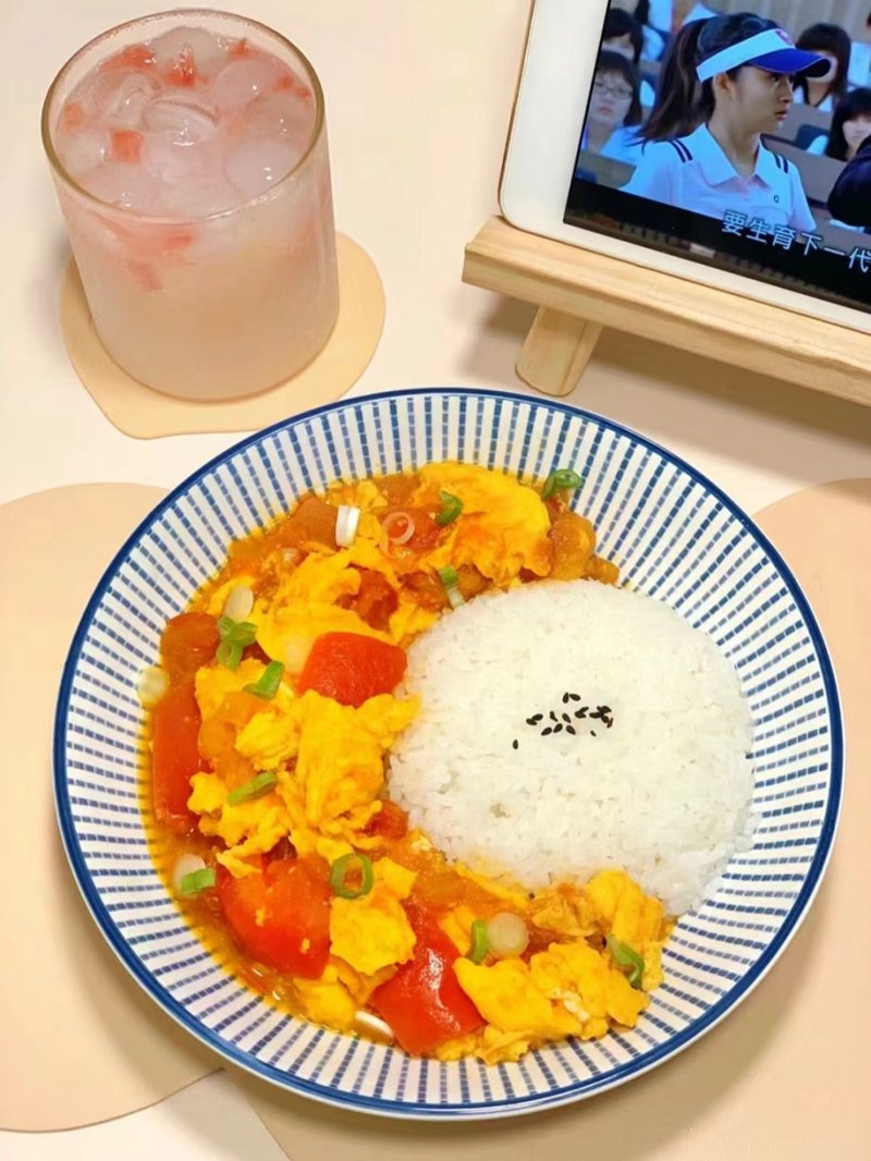 探寻河北张家口地方美食：一锅温暖的煲菜饭之旅