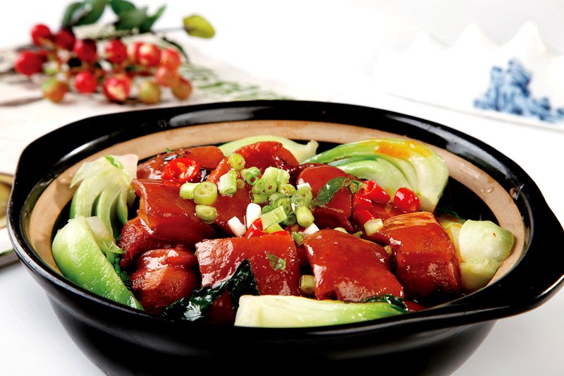 红烧肉煲仔饭
